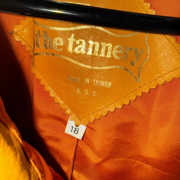 yellow leather trench coat - Picture 5 of 11